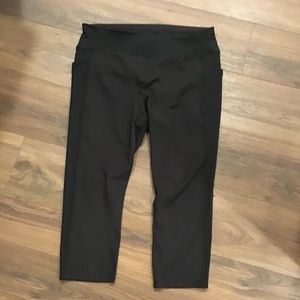 Black capri leggings